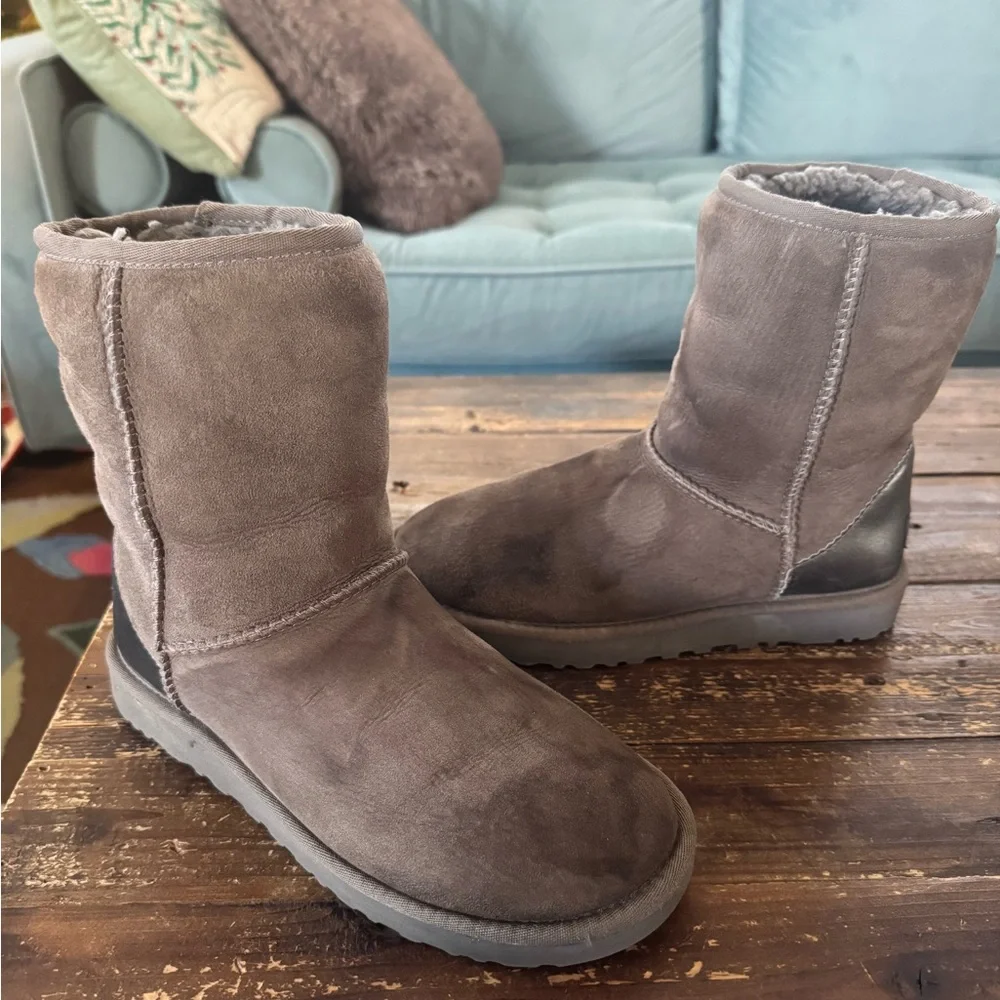 UGG Women's Classic Short II Metallic Winter Boot